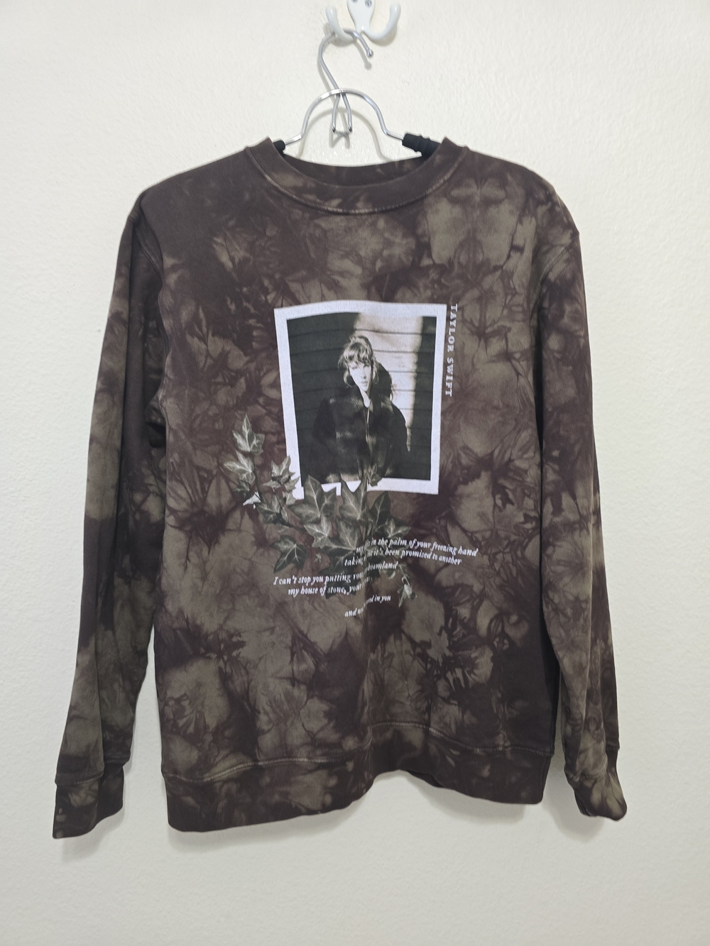 Taylor‎ Swift Brown Ivy Grow Graphic Sweatshirt M